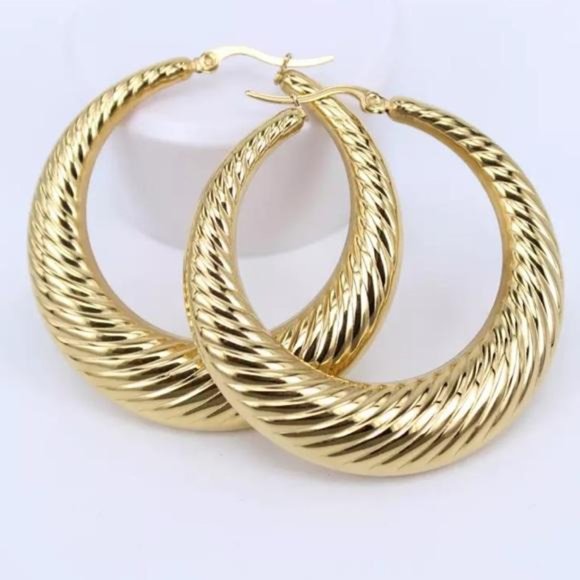 NEW 18K Yellow Gold Round Hoop Earrings, beautiful Earrings, cute Earrings - Picture 2 of 4
